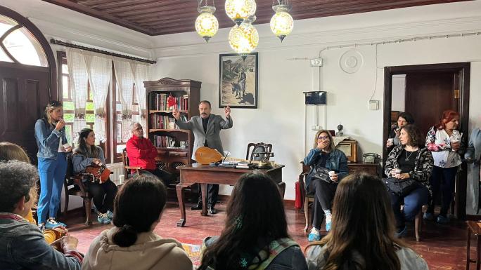 ADANALI KONUKLAR TARİHİ HAYRİ İNAL KONAĞINDA AĞIRLANDI