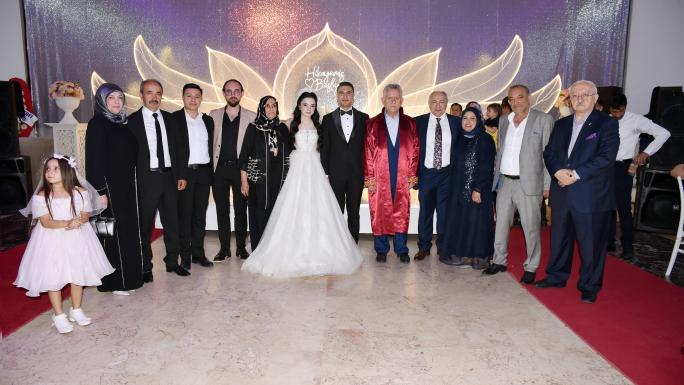 İŞ İNSANI HAYRİ ALKAN'IN OĞLU BATUHAN MUTLULUĞA YELKEN AÇTI