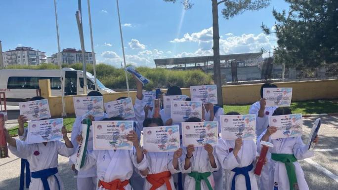 ÇOCUK EVLERİNDEKİ ÇOCUKLAR  KARATEDE ÖNEMLİ BAŞARILAR  KAZANDILAR