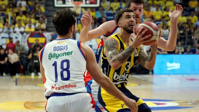 A. EFES, FİNAL SERİSİNDE DURUMU 2-1’E GETİRDİ 