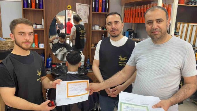 ÖĞRENCİLER KARNELERİNİ İŞYERLERİNDE ALDI