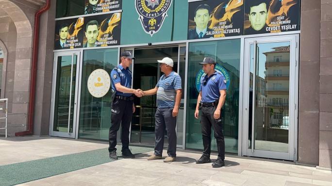 TELEFON KULAĞINDA KARAKOLA GİDİNCE DOLANDIRICILARDAN KURTULDU