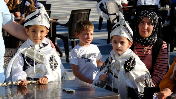 SARIKAYA BELEDİYESİ İLE SARIKAYALILAR DERNEĞİNDEN SÜNNET ŞÖLENİ