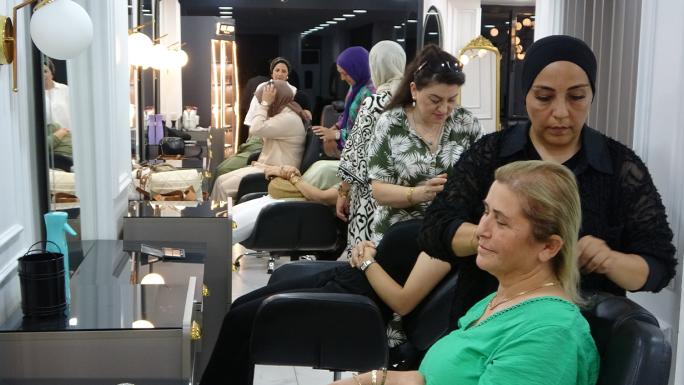 KUAFÖRLERİN PAZAR GÜNÜ KAPALI OLMASI KARARINA GELİNLİKÇİLER DE TEPKİLİ 