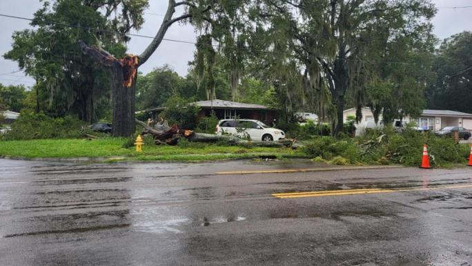 ABD’DE ETKİLİ OLAN DEBBY KASIRGASI'NIN BİLANÇOSU NETLEŞMEYE BAŞLADI: 4 ÖLÜ, 1 YARALI 