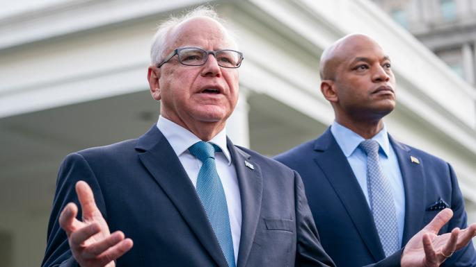 KAMALA HARRİS'İN BAŞKAN YARDIMCISI ADAYI TİM WALZ OLDU