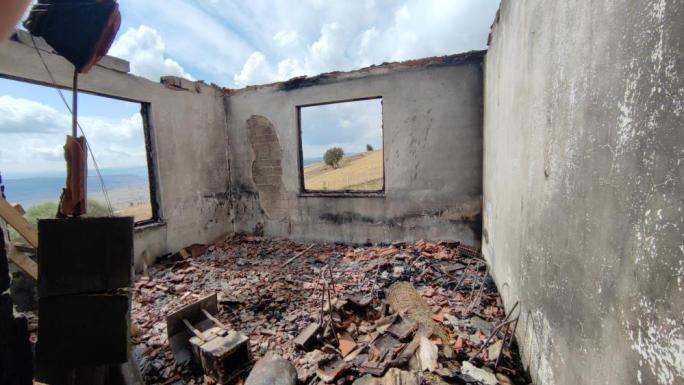 YOZGAT’TA YILDIRIM DÜŞEN EVDE YANGIN ÇIKTI 