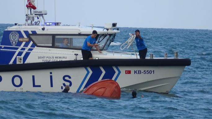 ALABORA OLAN BOTTAKİ 4 KİŞİ BOĞULMAKTAN SON ANDA KURTULDU 