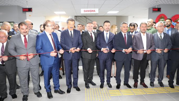 AÇILIŞ KURDELASINI İKTİDAR-MUHALEFET TEMSİLCİLERİ BİRLİKTE KESTİLER