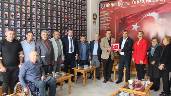 HAYIRSEVER İŞ ADAMI AKÇAM’DAN BİN ÖĞRENCİYE GİYECEK YARDIMI