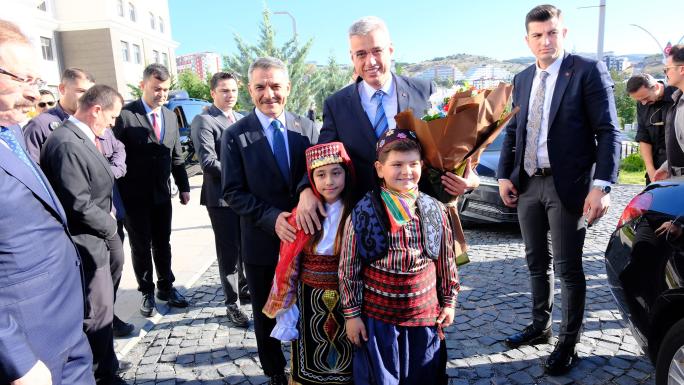 SAĞLIK BAKANI PROF.MEMİŞOĞLU’NA YOZGAT’TA SICAK KARŞILAMA