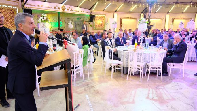 VALİ ÖZKAN SORGUNDAKİ MUHTARLA İSTİŞARE TOPLANTISINDA BULUŞTU