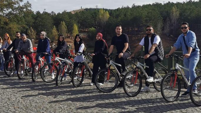 BOZOKLU AKADEMİSYEN VE ÖĞRENCİLERİNDEN ÇAMLIKTA BİSİKLET TURU