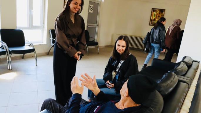 İLETİŞİM FAKÜLTESİ ÖĞRENCİLERİNDEN HUZUREVİNE ANLAMLI ZİYARET