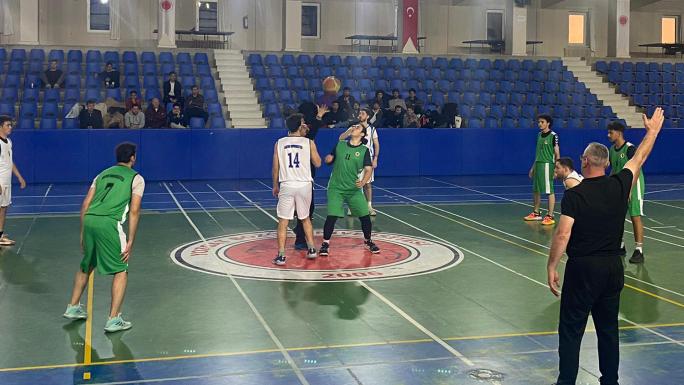 ÜNİVERSİTEDE FAKÜLTELER ARASI AKŞAM BASKET LİGİ TURNUVASI