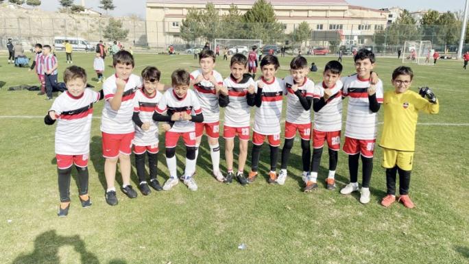 YOZGATLI MİNİKLER KAPADOKYA TURNUVASINDA ŞAMPİYON OLDU