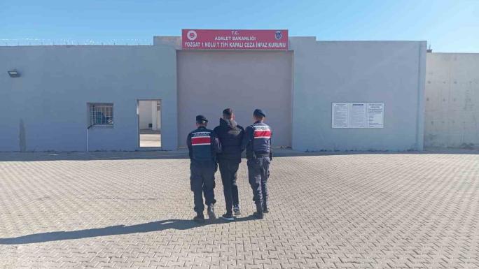 FİRARİ MAHKUM, SAHTE KİMLİK İLE KİRALADIĞI EVDE YAKALANDI 