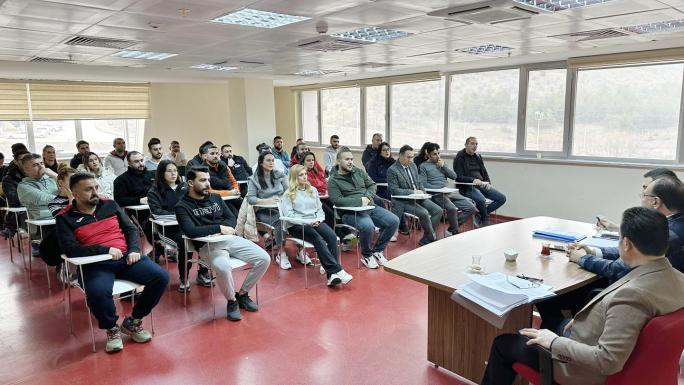 SPOR İL MÜDÜRLÜĞÜNDE ANTRENÖRLERLE DEĞERLENDİRME TOPLANTISI