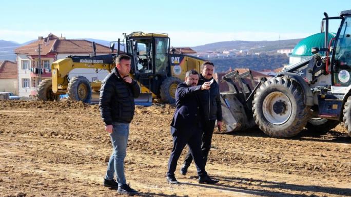 AKDAĞMADENİ BELEDİYESİ YATIRIMLARINA SOĞUK HAVA ŞARTLARINDA DA DEVAM EDİYOR