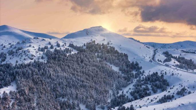 NALBANT DAĞI KIŞ MANZARALARIYLA GÖZ KAMAŞTIRIYOR 