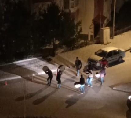 RAMAZAN DAVULCULARI HEM OYNADI HEM SAHURA KALDIRDI