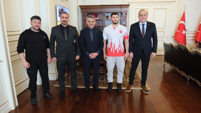 YOZGATLI MUHAMMED TEKVANDO ŞAMPİYONASINDA TÜRKİYE İKİNCİSİ OLDU