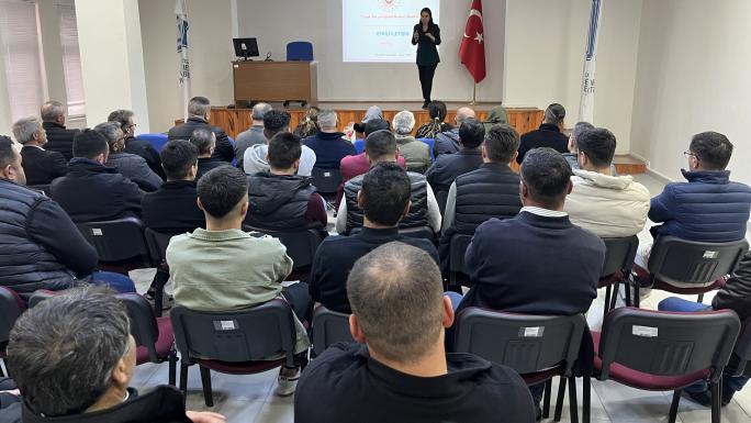 SOSYOLOG MERVE ER’DEN HÜKÜMLÜLERE ‘ETKİLİ İLETİŞİM’ SEMİNERİ