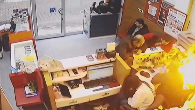 ARTVİN’DE TAMİR İÇİN GETİRİLEN CEP TELEFONU BOMBA GİBİ PATLADI