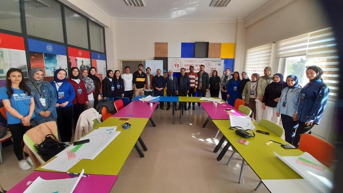 ÜNİVERSİTENİN GENÇ GİRİŞİMCİLERİ YENİ BECERİLER KAZANIYOR