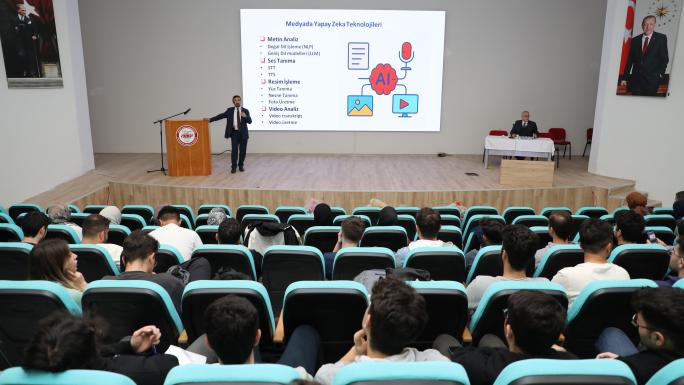 YOBÜ’DE AKADEMİSYEN VE UZMANLAR, ÜRETKEN YAPAY ZEKAYI TARTIŞTI