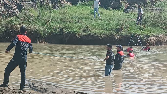 SİİRT’TE KEZER ÇAYI’NDA KAYBOLAN ÇOCUK İÇİN ARAMA ÇALIŞMALARI BAŞLATILDI 