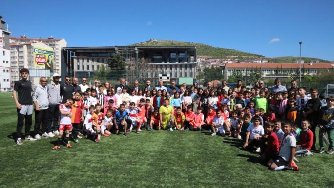 KÜÇÜKLER FUTBOL ŞENLİĞİ TURNUVASINA 21 İLKOKUL KATILIYOR
