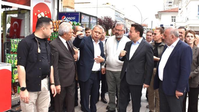 DEVA LİDERİ BABACAN’DAN SARRAFLAR CADDESİ’NDE ESNAF ZİYARETİ