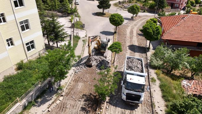 AKDAĞMADENİNDE KENT İÇİNDE SICAK ASFALT SEFERBERLİĞİ