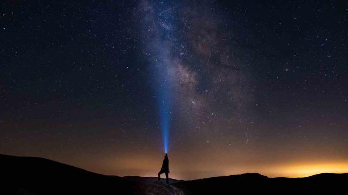 METEOR YAĞMURU GÖRSEL ŞÖLEN SUNDU