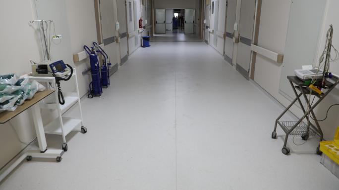 TIP FAKÜLTESİ HASTANE BİNASININ ZEMİNİ KOMPLE YENİLENDİ