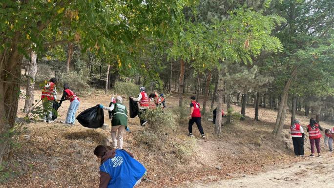 YOZGAT’LI GENÇLERDEN KİRAZLI  GÖLETİ  ÇEVRESİNDE MINTIKA TEMİZLİĞİ