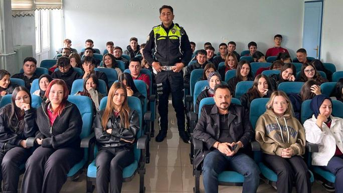 ATATÜRK MESLEKİ VE TEKNİK ANADOLU LİSESİ ÖĞRENCİLERİNE TRAFİK EĞİTİMİ