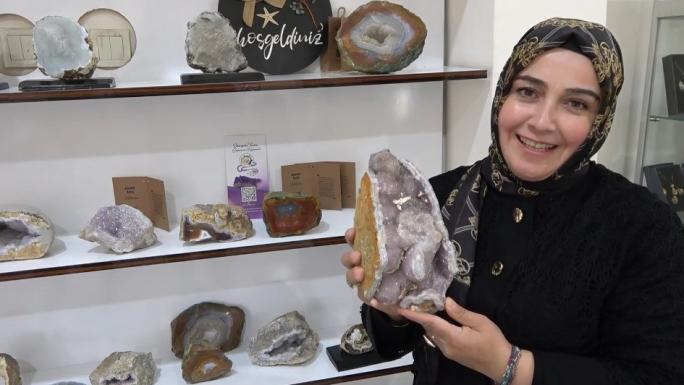 AMETİST TAŞLARI AYDINCIKLI HANIMLARIN ELİNDE AKSESUARA DÖNÜŞÜYOR