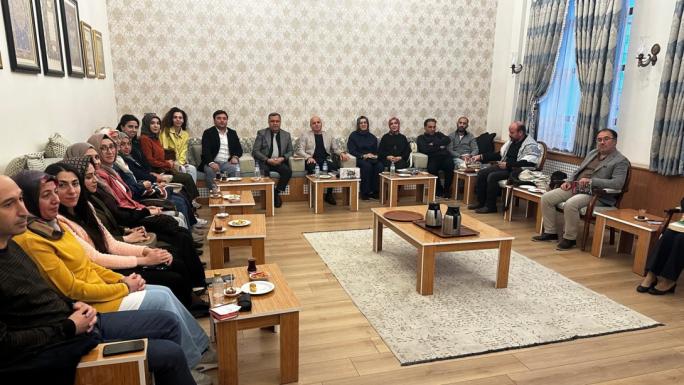 NEFES ÖĞRETMEN OKUMA KULÜBÜNDEN KİTAP OKUMA PROĞRAMI