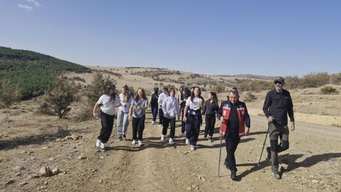 MİLLİ EĞİTİM EKİBİNDEN ÇEŞKA KALESİNE DOĞA YÜRÜYÜŞÜ