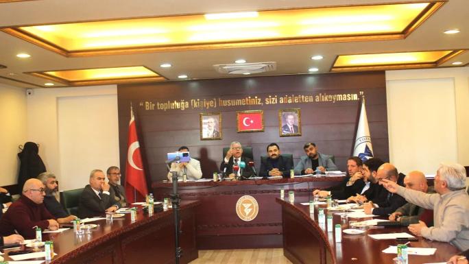 BELEDİYE BAŞKANI ARSLAN BAZI MECLİS ÜYELERİYLE TARTIŞINCA TOPLANTIYI SONLANDIRDI