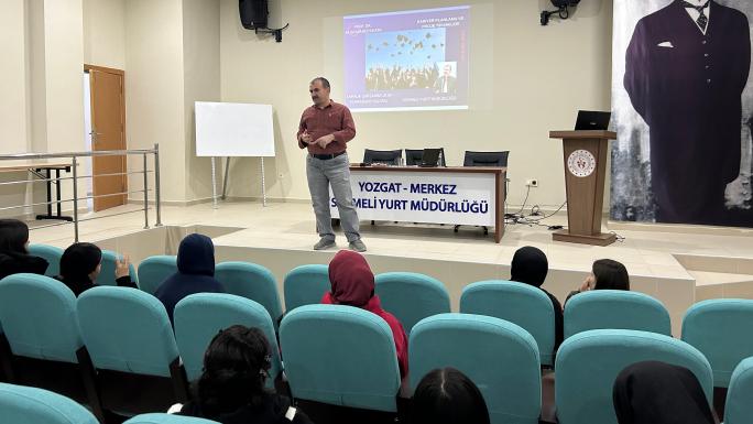 ÜNİVERSİTELİ GENÇLERLE HASBİHAL