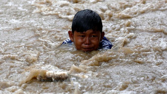 ENDONEZYA'DAKİ SELDE CAN KAYBI 753'E YÜKSELDİ