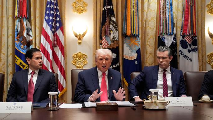 TRUMP: &QUOT;KİM OLURSA ÜLKEMİZE UYUŞTURUCU SATAN HERKES SALDIRIYA UĞRAYABİLİR&QUOT; 