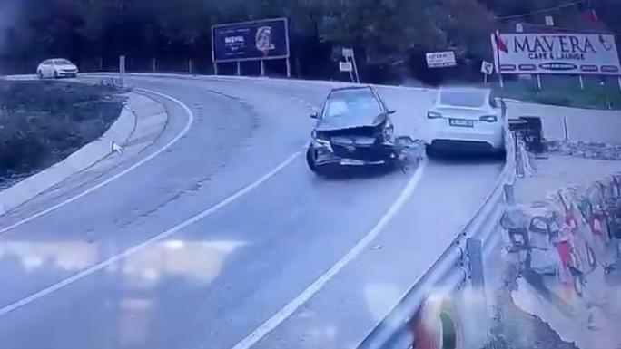ULUDAĞ YOLU BUZ PİSTİNE DÖNDÜ 