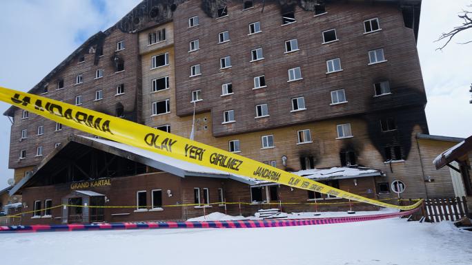 OTEL YANGINI DAVASINDA 9 BAKANLIK PERSONELİ HAKKINDA YURT DIŞI ÇIKIŞ YASAĞI GETİRİLDİ 