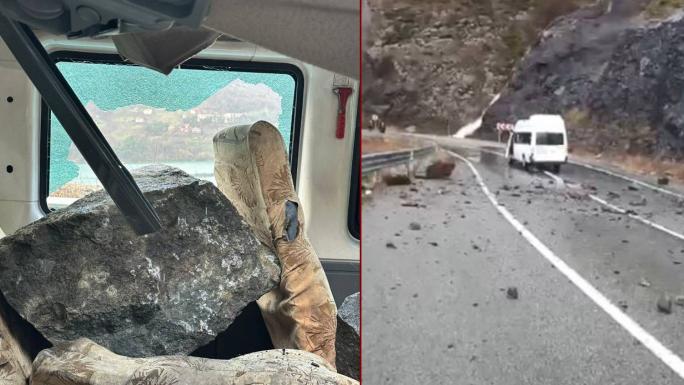 MİNİBÜSÜN ÜZERİNE DEV KAYALAR DÜŞTÜ, 3 KİŞİ ŞANS ESERİ KURTULDU