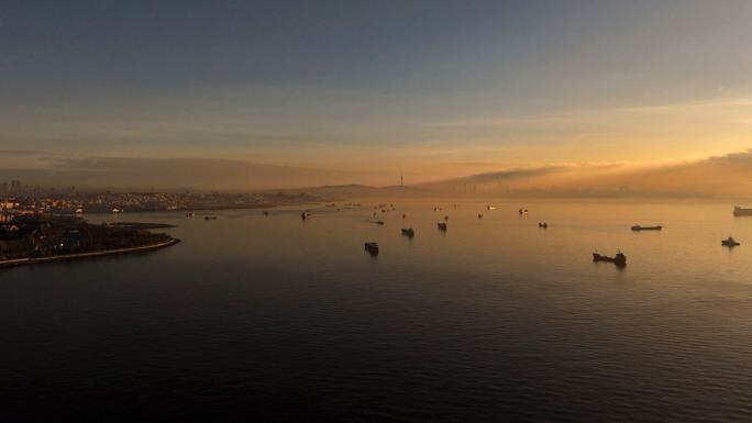 İSTANBUL’A ÇÖKEN PUS VE HAVA KİRLİLİĞİ DRON İLE GÖRÜNTÜLENDİ