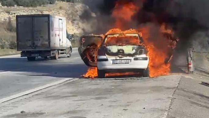 PEUGEOT MARKA OTOMOBİL ALEV TOPUNA DÖNDÜ